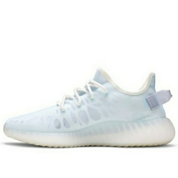 LIKE NEW YEEZY BOOST 350 V2 | Woman's Size 6 - Picture 4 of 9